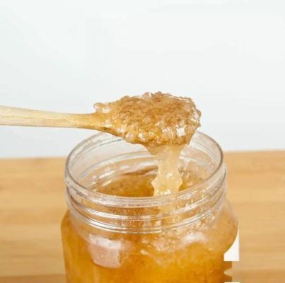 白糖养小蜜蜂看视频（用白糖制作糖水养蜂视频）-第3张图片-新疆蜂业信息网